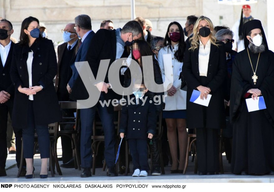 Ο Κώστας Μπακογιάννης και τα παιδιά του στην παρέλαση της 25ης Μαρτίου