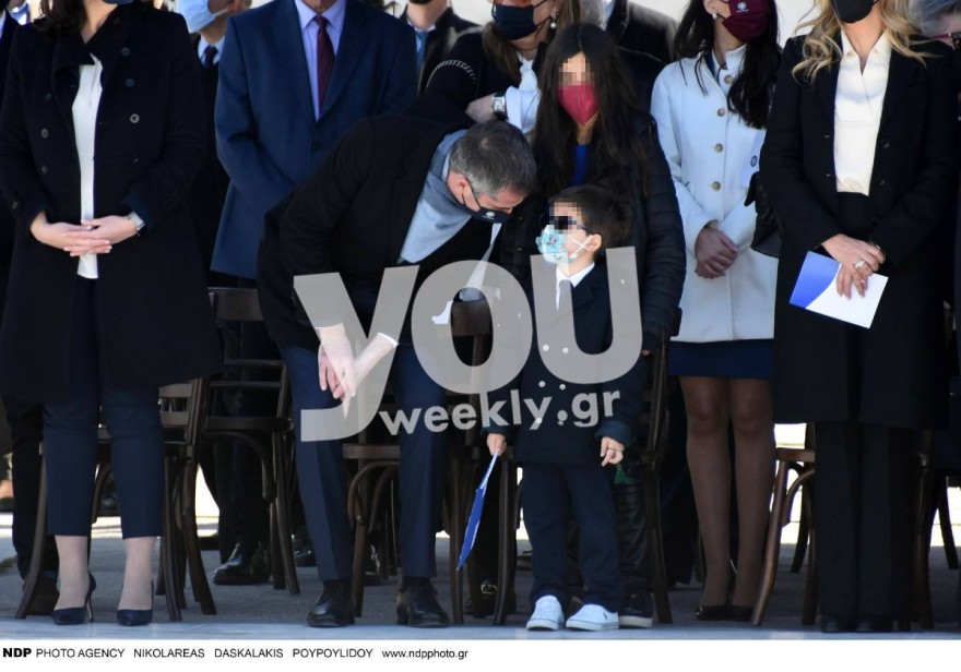 Ο Κώστας Μπακογιάννης και τα παιδιά του στην παρέλαση