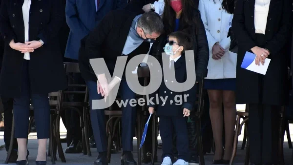 Κώστας Μπακογιάννης: Η τρυφερές στιγμές με τον γιο του Δήμο και την κόρη του Δανάη στην παρέλαση της 25ης Μαρτίου