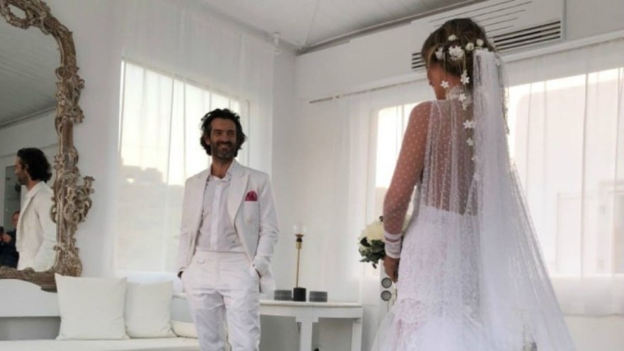 Η Αθηνά Οικονομάκου στο γάμο της