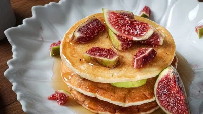 Έτοιμα σε 15 λεπτά - Αλμυρά νηστίσιμα pancakes από την Αργυρώ Μπαρμπαρίγου