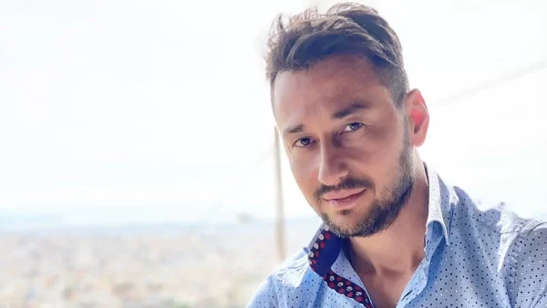 Ο Πάνος Καλίδης έκανε βλεφαροπλαστική  - Η νέα του εικόνα