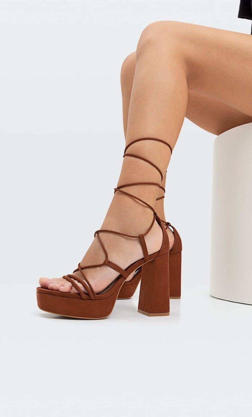 Τακούνι  - πλατφόρμα από τα Stradivarius