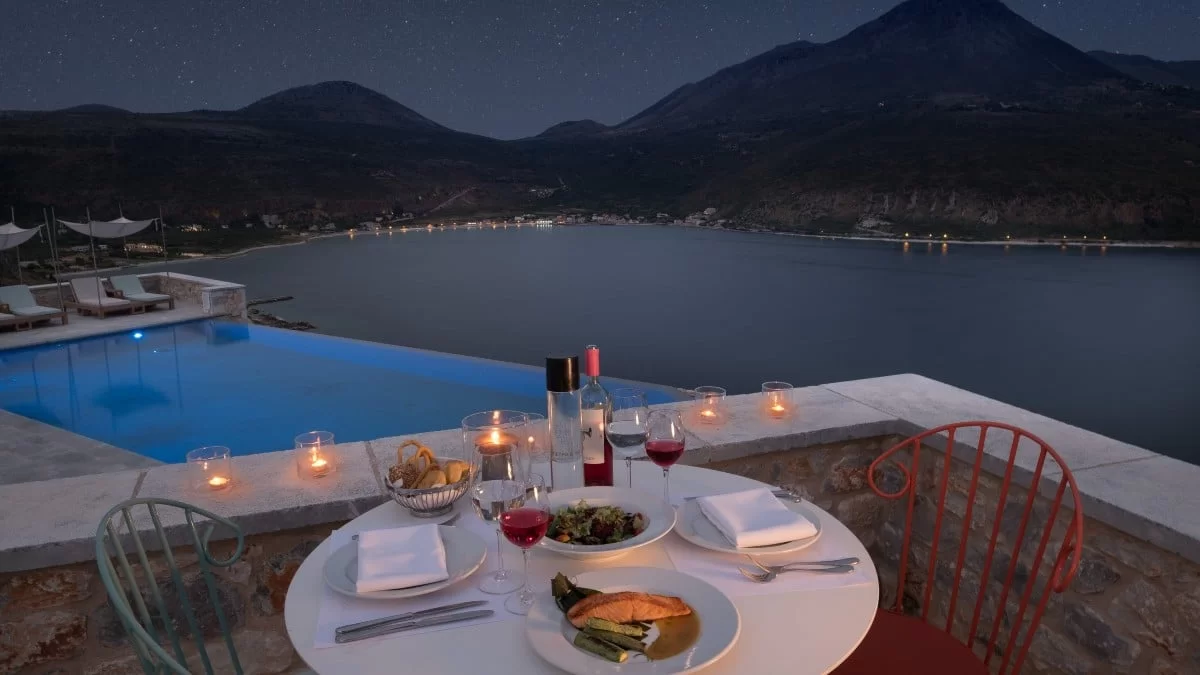 Πάσχα στη Μάνη: Η αυθεντική εμπειρία που πρέπει να ζήσεις τουλάχιστον μία φορά