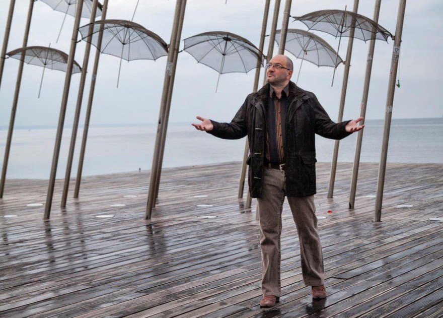 Σάκης Αρναούτογλου: Η σχέση του με τον αδερφό του Γρηγόρη και ο ''φλογερός'' έρωτας με την σύζυγό του