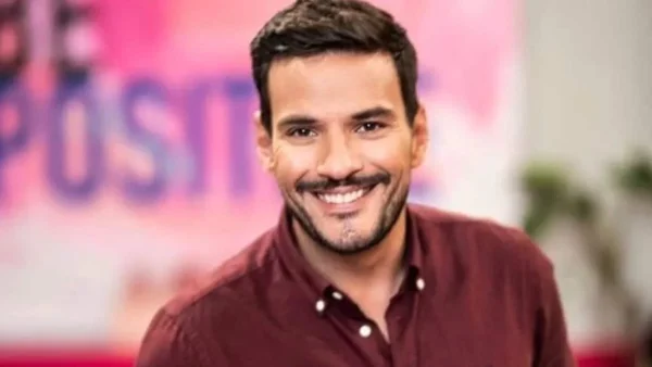 Με τζάκι και τεράστιο λευκό καναπέ - Αυτό είναι το διαμέρισμα του Κώστα Τσουρού