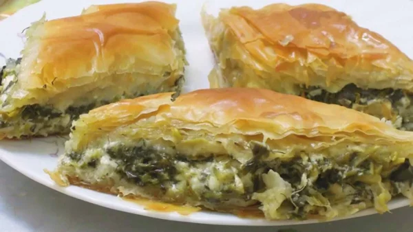 Εύκολη σπανακοτυρόπιτα από την Αργυρώ Μπαρμπαρίγου - Το μυστικό είναι στο φύλλο