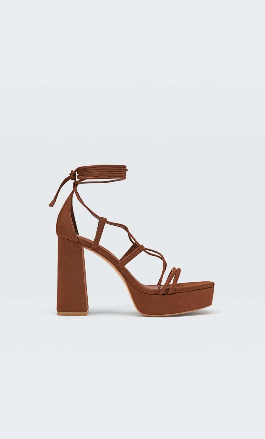 Τακούνι από τα Stradivarius