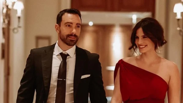 Σάκης Τανιμανίδης: Δημοσίευσε το πιο τρυφερό στιγμιότυπο με τις δίδυμες κόρες του και την Χριστίνα Μπόμπα