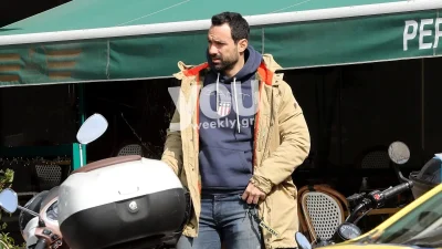 Σάκης Τανιμανίδης: Βόλτα στο κέντρο της Αθήνας με τη μηχανή του - Αποκλειστικές φωτογραφίες