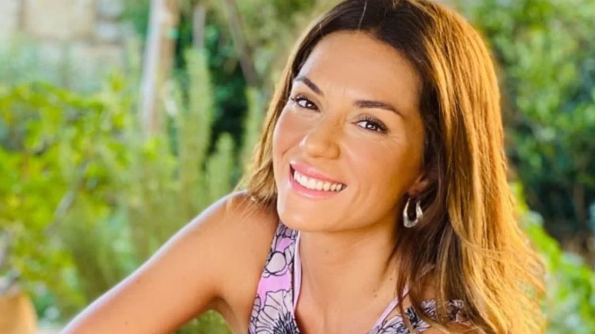 Vintage με καφέ έπιπλα - Σπάνιες φωτογραφίες από το πατρικό σπίτι της Βάσως Λασκαράκη στην Θεσσαλονίκη