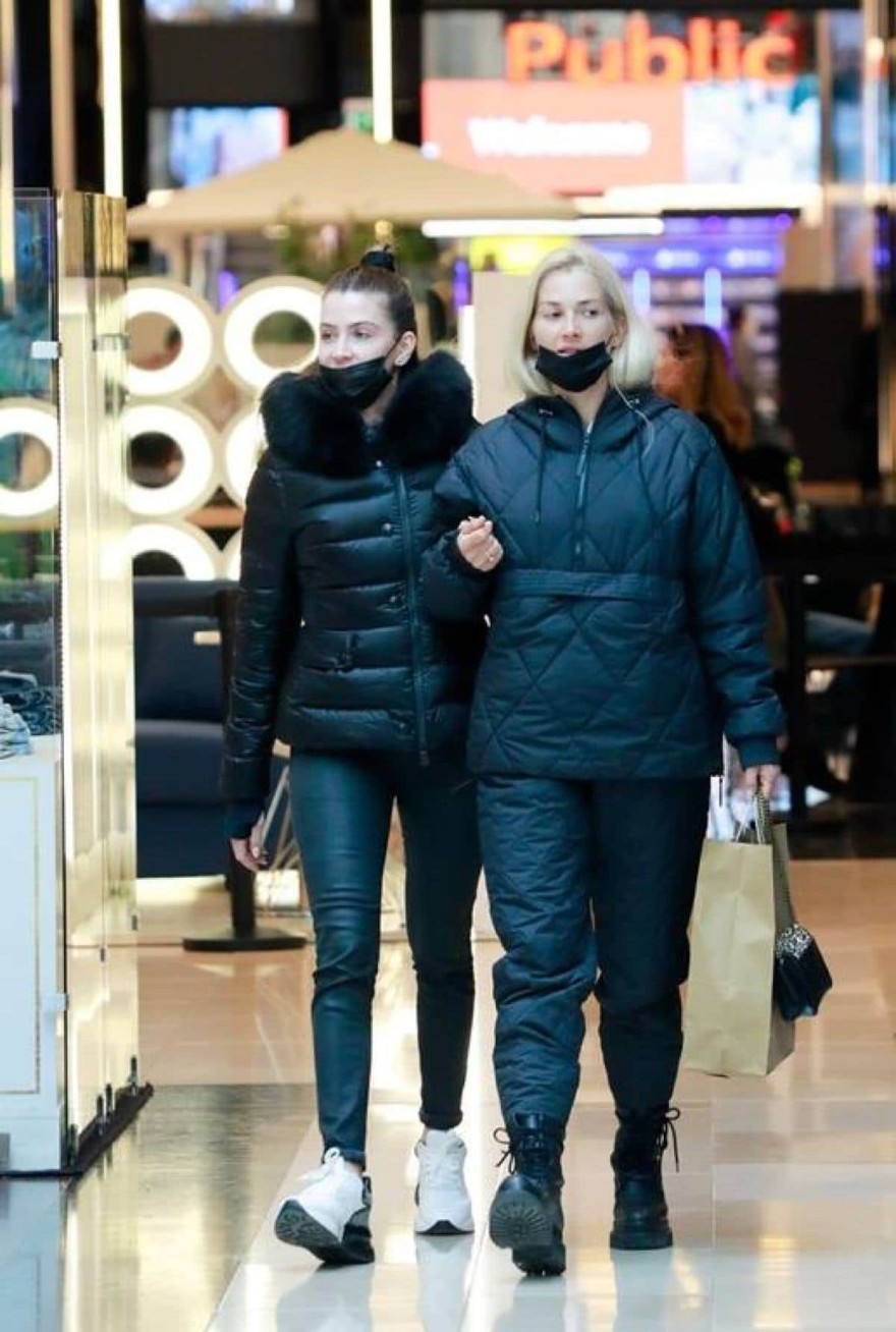 Η Βικτώρια Καρύδα και η φίλη της