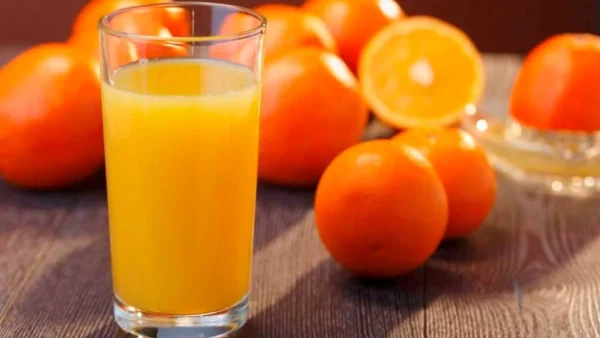 Μεγάλη προσοχή: Σταματήστε να πίνετε χυμό πορτοκάλι το βράδυ - Μπορεί να πάθετε...