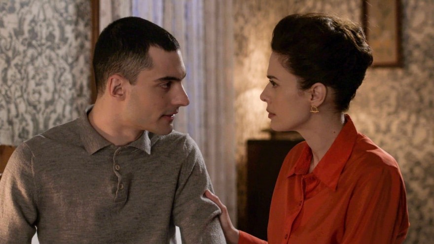 Ζωή Λευτέρης Άγριες Μέλισσες