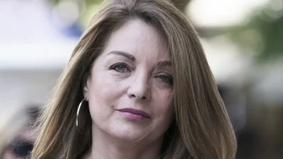 Με διαφορετικά μαλλιά και φρύδια - Η πρώτη τηλεοπτική εμφάνιση της Άντζελας Γκερέκου πριν 36 χρόνια
