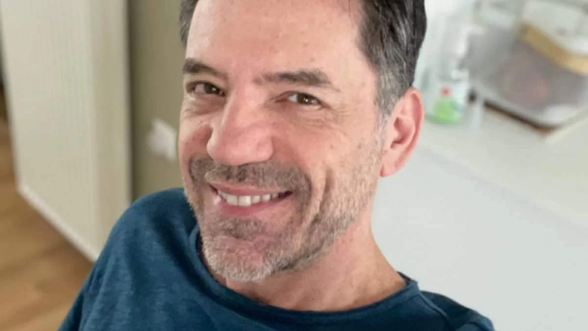 «Είμαι σε σχέση εδώ και τέσσερα περίπου χρόνια» - Ο Θάνος Καλλίρης αποκαλύπτει για τη σύντροφό του