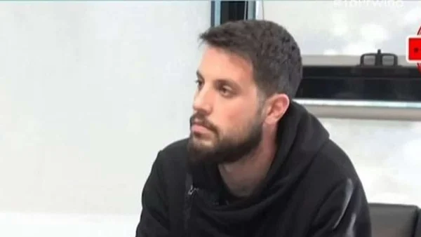 Πάτρα: Με πράσινο φόρεμα και μαλλί κομμωτηρίου - Στη δημοσιότητα φωτογραφίες της μητέρας του Δασκαλάκη