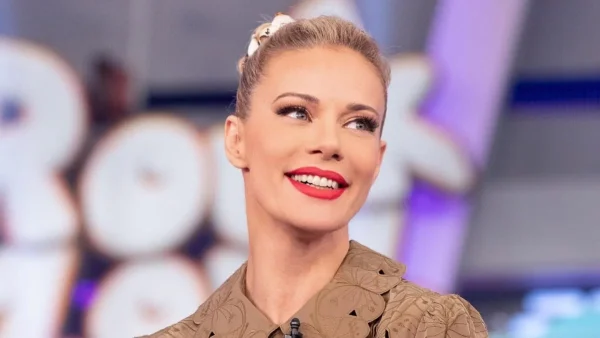 Το πραγματικό της πρόσωπο - Φωτογραφία της Ζέτας Μακρυπούλια χωρίς ίχνος μακιγιάζ