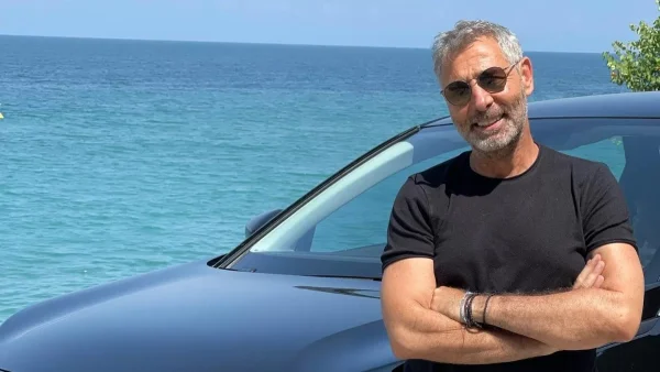 Είναι γλυκύτατη - Σπάνια φωτογραφία του Θοδωρή Αθερίδη με τη μητέρα του