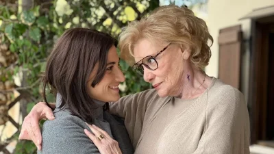 Γη της Ελιάς: Στη «φόρα» το ένοχο μυστικό Μαρίας και Αντιγόνης - Το παρελθόν που τις συνδέει