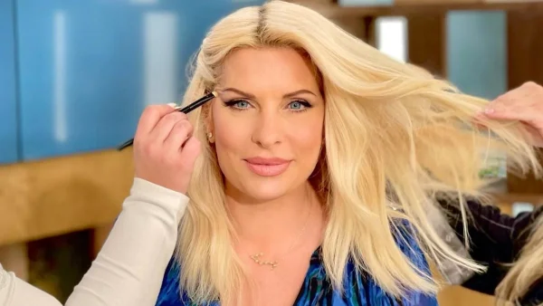 Την βοηθάει στο σπίτι και με τα παιδιά - Ο παχυλός μισθός της Φιλιππινέζας που έχει η Ελένη Μενεγάκη