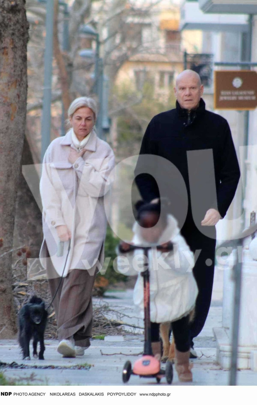 Η μικρή Ada μαζί με τους γονείς της