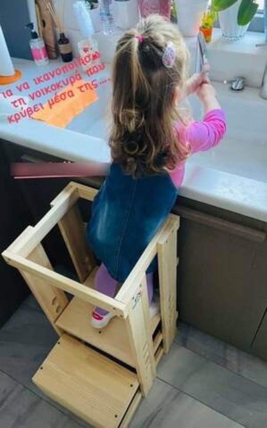 Η κόρη της Τζένης Μπότση