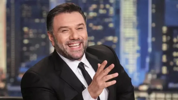 «Να σωπάσουμε και...» - Ο Αρναούτογλου συγκινεί με το μήνυμά του για τα παιδιά ομόφυλων ζευγαριών