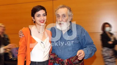 Κώστας Αρζόγλου: Με φλογερό κόκκινο κραγιόν και pixie hair cut "έκλεψε" τις εντυπώσεις η κόρη του