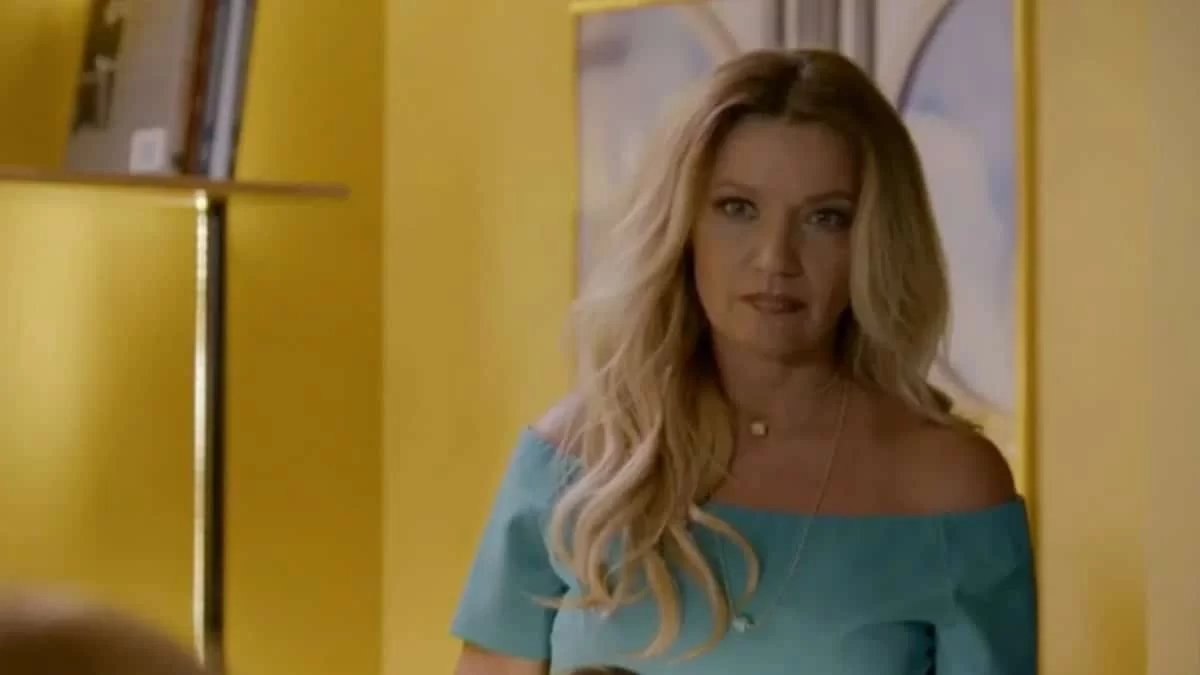 Άσε μας ρε μαμά: Η Ρωξάνη έχει τάσεις φυγής