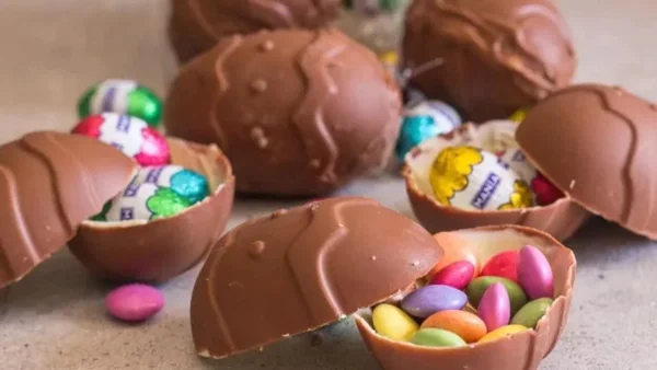 Θα ξετρελάνετε τους πάντες με τα πασχαλινά αυγά από...cheesecake