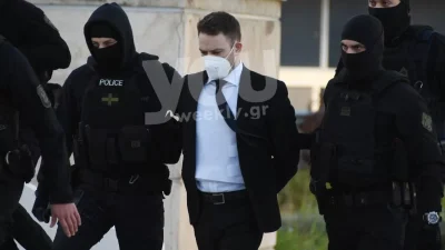 «Φάε ισόβια να ηρεμήσεις...» - Εντάσεις και αποδοκιμασίες κατά την άφιξη του  Αναγνωστόπουλου στο δικαστήριο