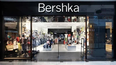 Ξεπουλάει στο λεπτό η ολόσωμη φόρμα από τα Bershka - Βγαίνει σε δύο χρώματα