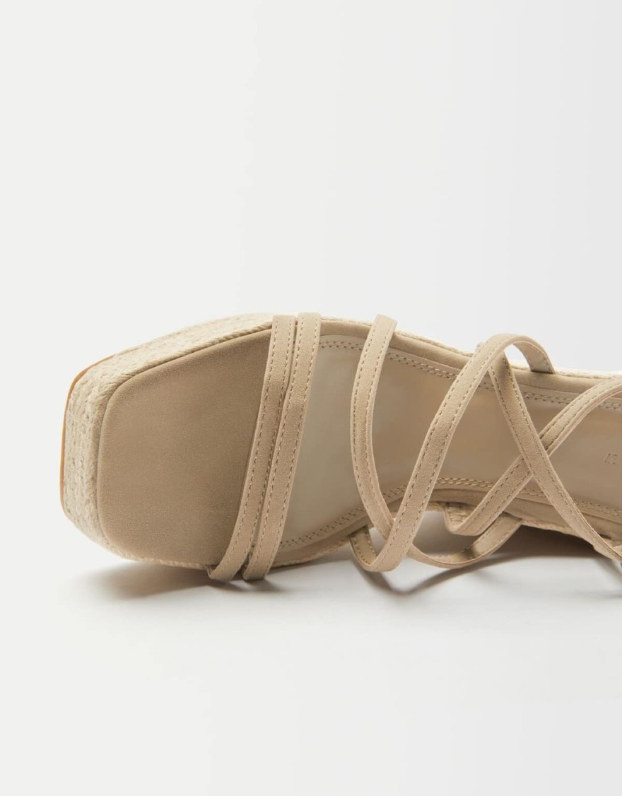 Πέδιλο πλατφόρμα από τα Bershka