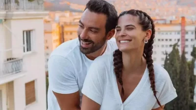 Ο Τανιμανίδης αποκοιμήθηκε στην αγκαλιά της κόρης του  - Το βίντεο που κάνει το γύρο του διαδικτύου