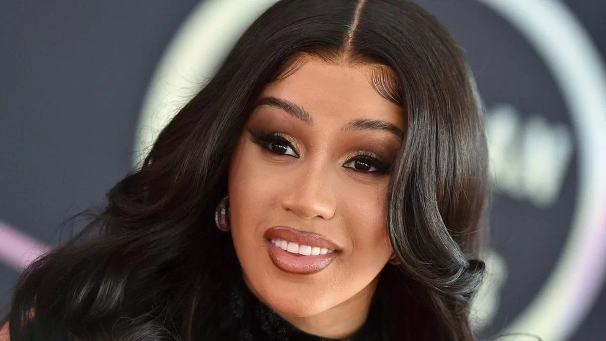 Cardi B: Με διαμαντένια κοσμήματα ανακοίνωσε το όνομα του γιου της