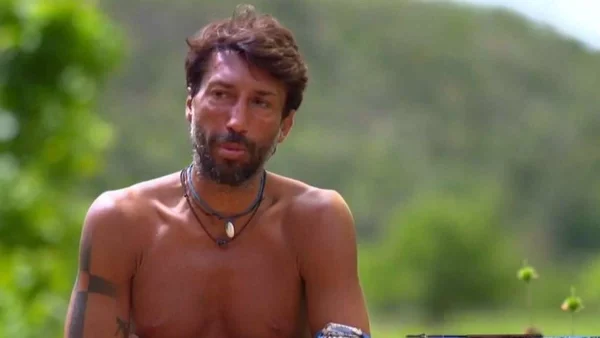 Survivor 5: «Θα τον διώξουμε σύντομα, με ενοχλεί η φάτσα του!» - Οι απίστευτες δηλώσεις του Εμμανουήλ