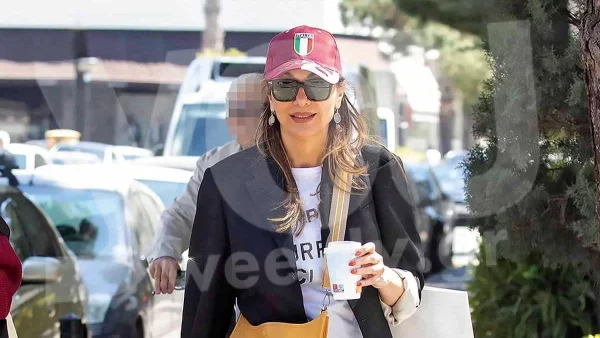 Σούσουρο στην Γλυφάδα με το κοντό τζιν σορτσάκι της Δέσποινας Βανδή - Αποκλειστικές φωτογραφίες