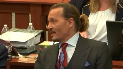 "Λύθηκε" στα γέλια ο Johnny Depp μέσα στην αίθουσα του δικαστηρίου - Τι συνέβη