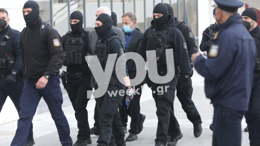 Έξω από το δικαστήριο Φιλιππίδης και Λιγνάδης