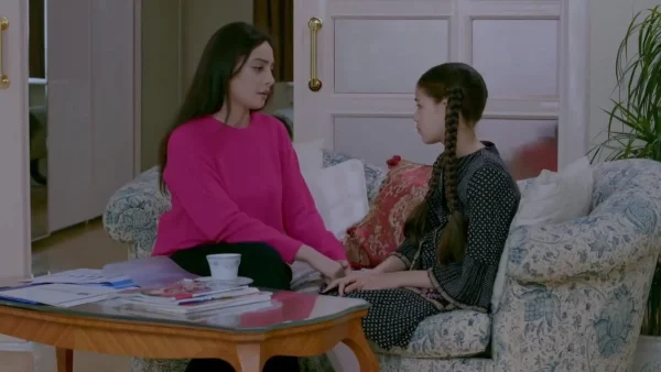 Elif: Η Χουμεϊρά μαθαίνει όλη την αλήθεια για Μελέκ και Ελιφ - Χάνει τη γη κάτω από τα πόδια της