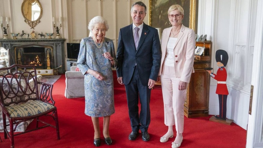 Η Βασίλισσα Ελισάβετ με επισκέπτες