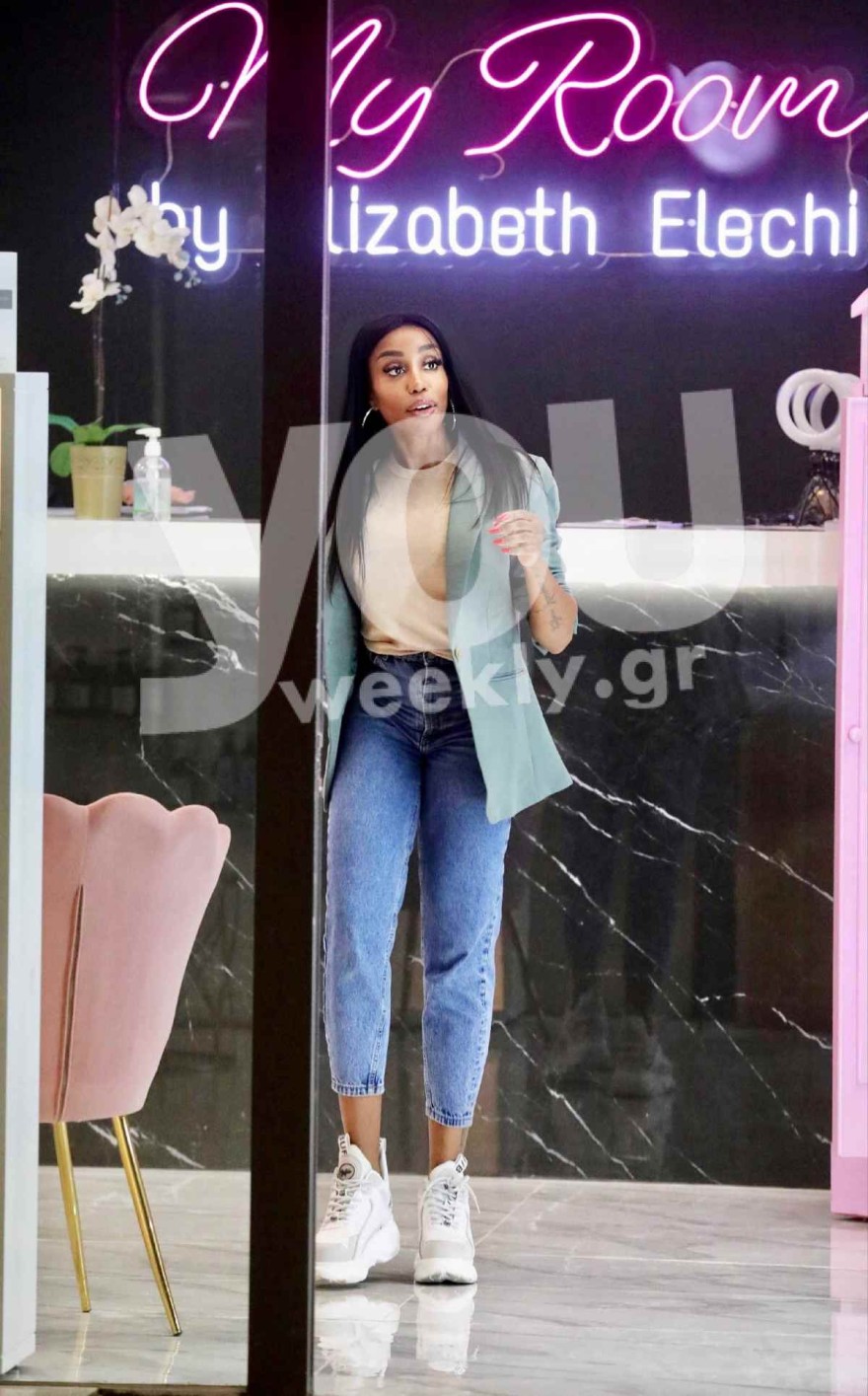 Αποκλειστικές φωτογραφίες της Ελίζαμπεθ Ελέτσι από το κομμωτήριο