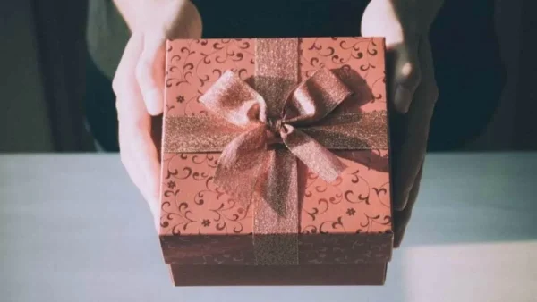 Εορτολόγιο: Ποιοι γιορτάζουν σήμερα, Παρασκευή 15 Απριλίου;