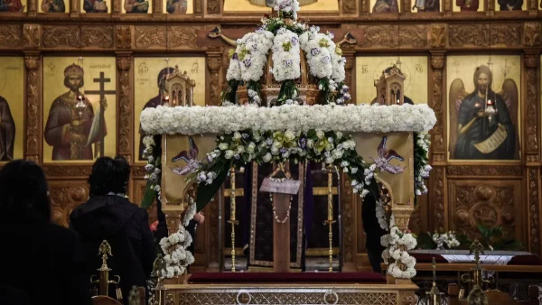 Μεγάλη Παρασκευή: Ποια έθιμα συνδέονται με την ιερή μέρα - Γιατί νηστεύουμε;