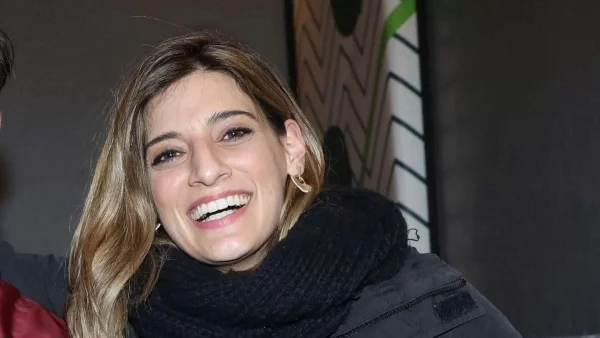 Χριστίνα Χειλά: Χαμογελαστή αγκαλιά με τον αδερφό της σε βραδινή έξοδο