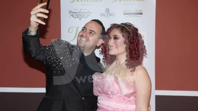 Σε Πασχαλινό mood ο Μαυρίκιος Μαυρικίου με την Ιλάειρα Ζήση: Στο σούβλισμα των αρνιών παρέα με τους γείτονες