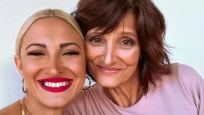 Ιωάννα Τούνη: Τα δύσκολα παιδικά χρόνια και το συγκινητικό δέσιμο με την μητέρα της, Τάνια