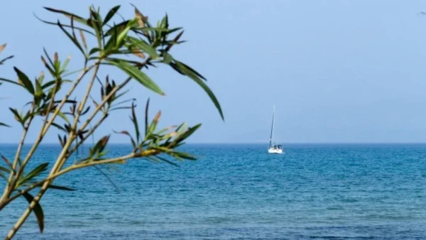 Καιρός 3/4: Υψηλές θερμοκρασίες αλλά με αρκετή συννεφιά