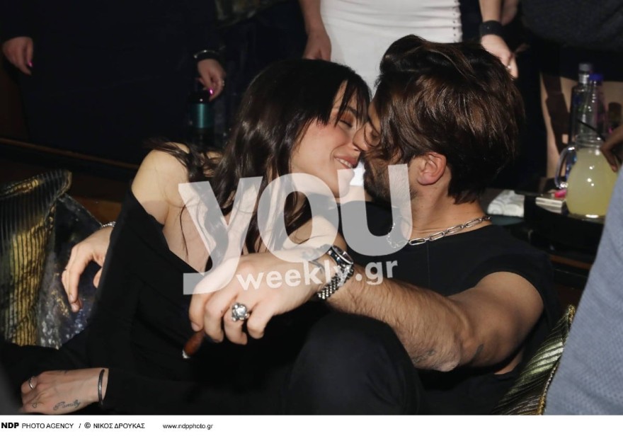 Τα καυτά φιλιά του Γιώργου Καράβα και της Ραφαέλας Ψαρρού